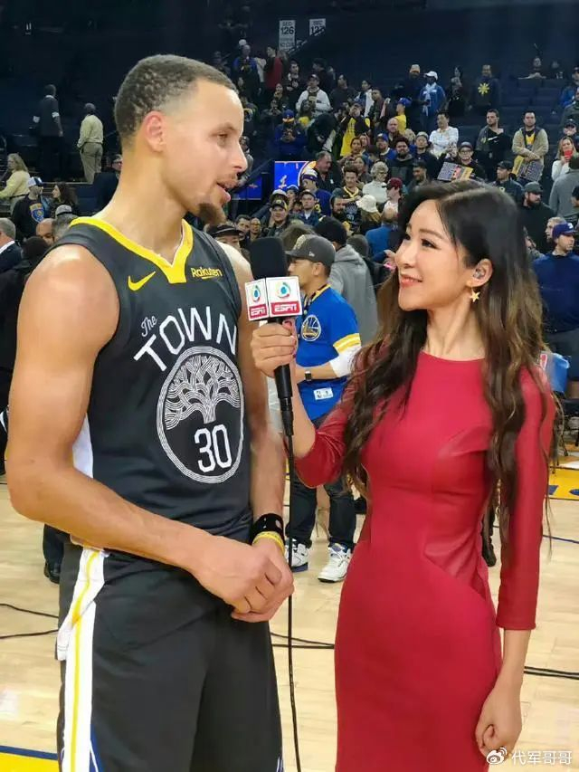 她曾经独闯nba,嫁大17岁美国富豪屡传婚变,如今43岁身材傲人