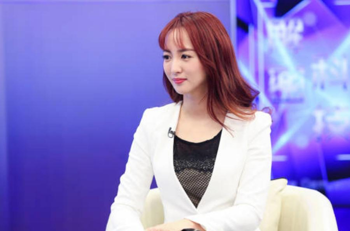 央视美女主持人李蜜,当红时嫁富豪,相夫教子,如今家庭幸福美满|李蜜