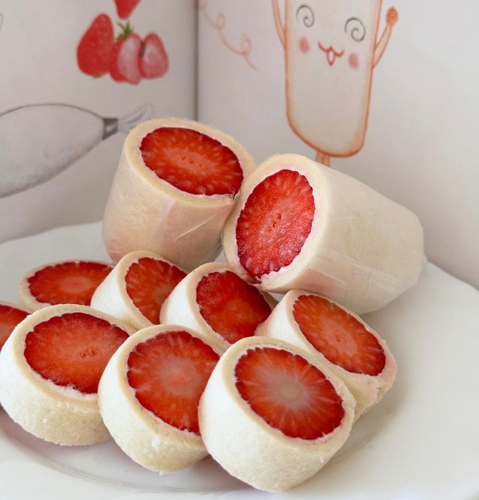 草莓面包卷里面真的有草莓抓住还能吃草莓的季节