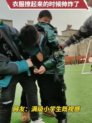 小学生腹肌照小孩子图片