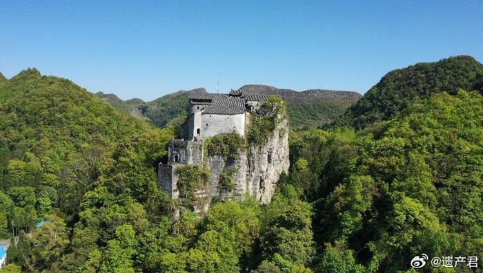 贵州安顺天台山伍龙寺,400多年修建的空中"幻境城堡"