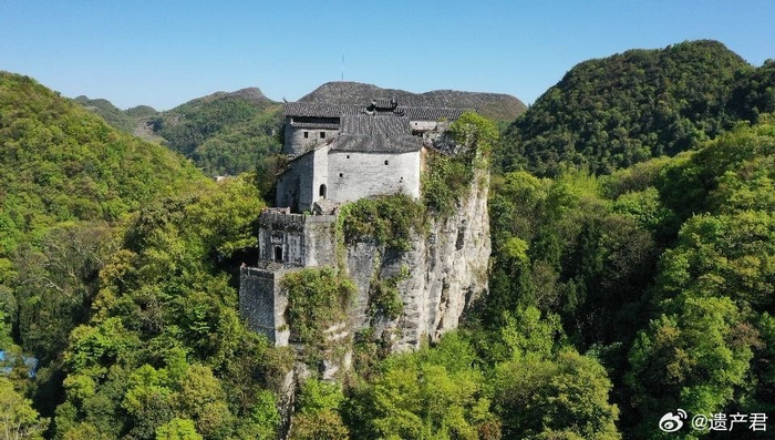 贵州安顺天台山伍龙寺,400多年修建的空中"幻境城堡"