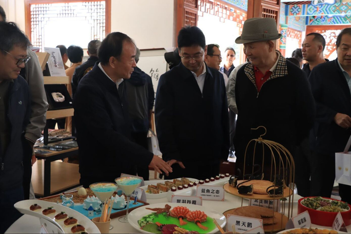 是文创展,三家著名品牌受邀参加,包括云南省图书馆,善品文化,文达画廊