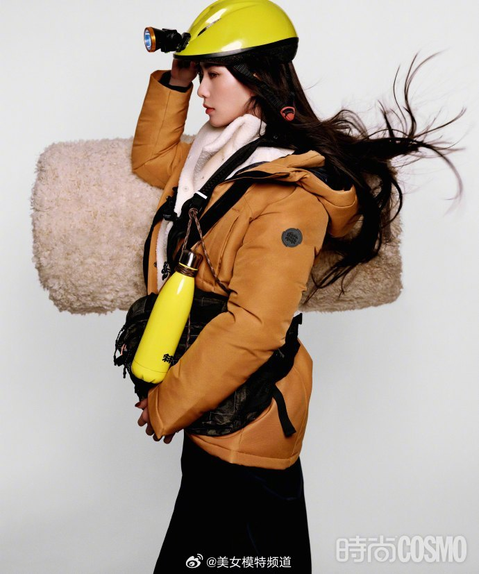 刘诗诗杂志大片释出 宽檐帽高领毛衣驾驭西部牛仔风