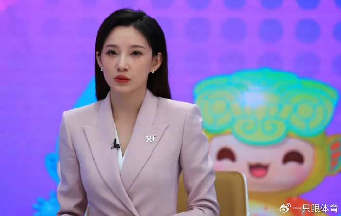 cctv5女神成央视门面,穿红裙大气,笑容好美|央视|马凡舒|春晚_新浪