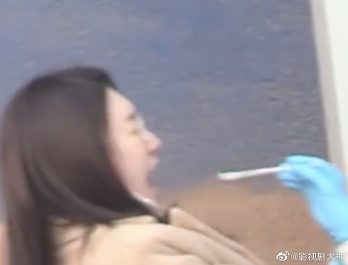 江疏影不要面子的吗做核酸检测最后的表情被截图了