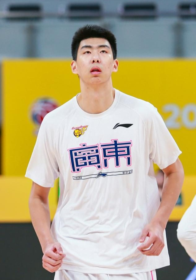 广东宏远"大番薯"试训nba球队,cba场均5分4篮板,网友一顿嘲讽