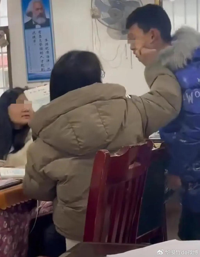 闹大了湖南女老师殴打女生直接惊动了央媒官方回应来了