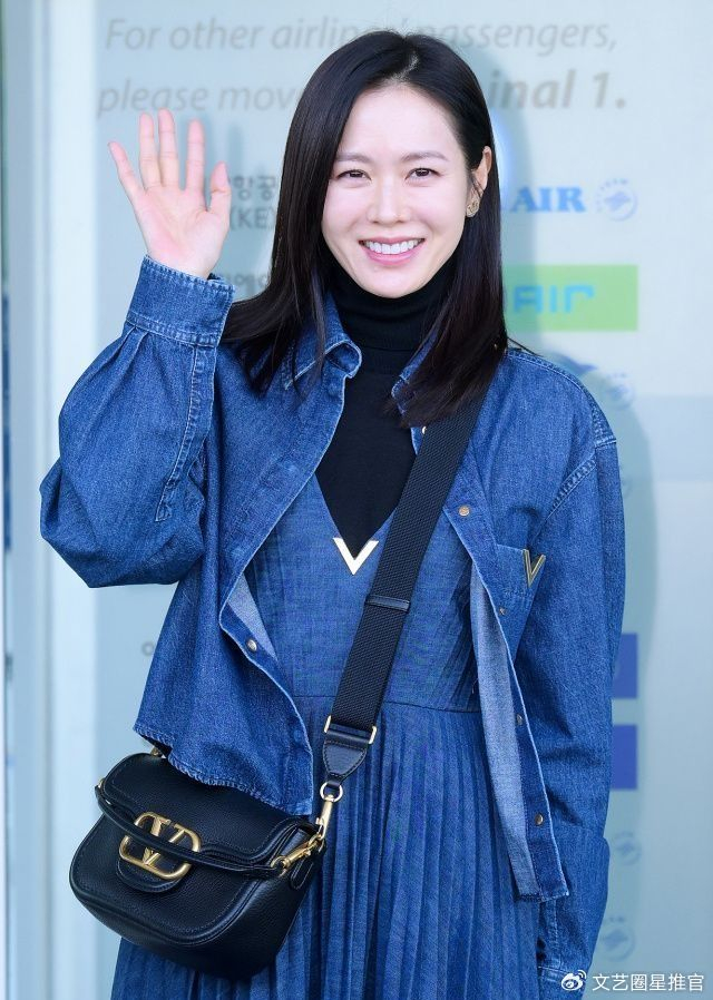 孙艺珍机场路透生图曝真容!脸浮肿发腮,产后发福身材臃肿引争议