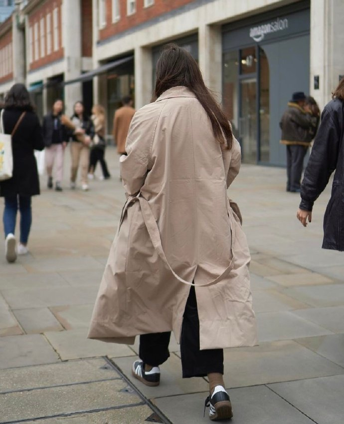 英国伦敦街头路人穿搭街拍