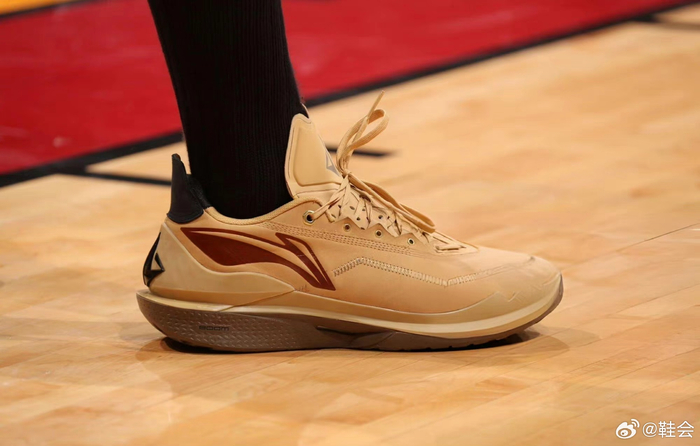 jimmybutler20240323巴特勒和他爱的大黄靴