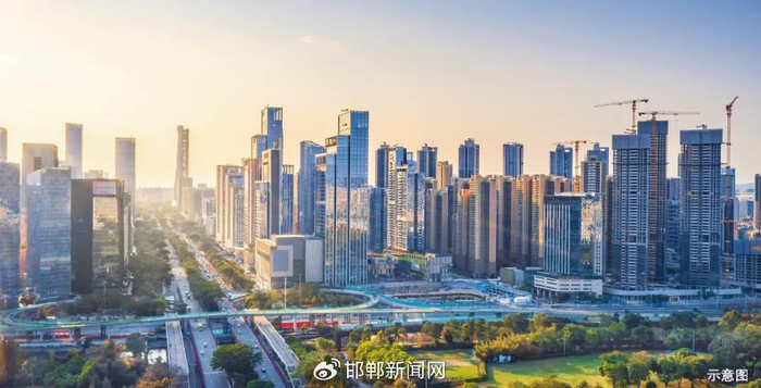 项目立于人民路与主干道赵王大街十字中轴之上,城市重点引擎,东湖生态