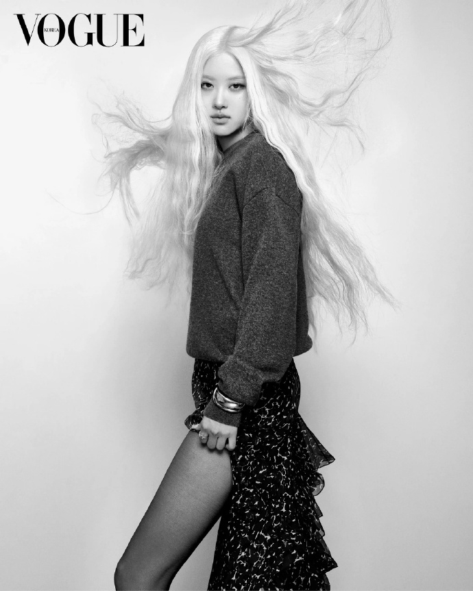 rosé 朴彩英 vogue korea 韩国版8月刊封面画报