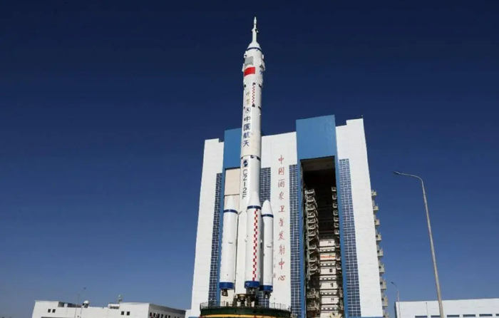 罕见!国际空间站迎1男2女,神舟十八号乘组确定,有女航天员吗?__财经头