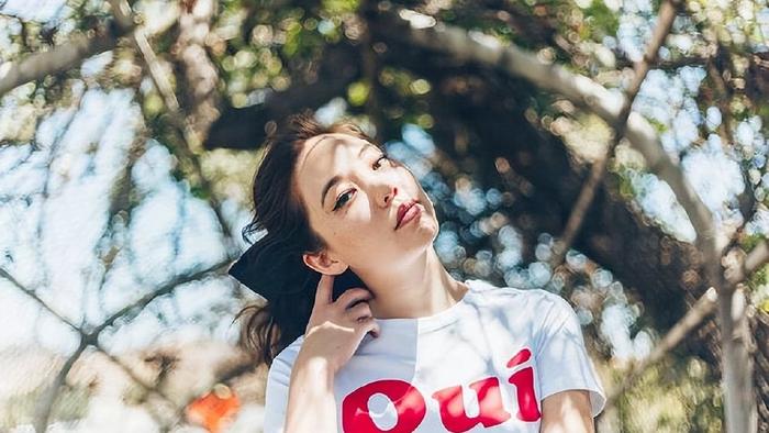 中年女人，若允许你和她这样“互动”，多半是对你动心了