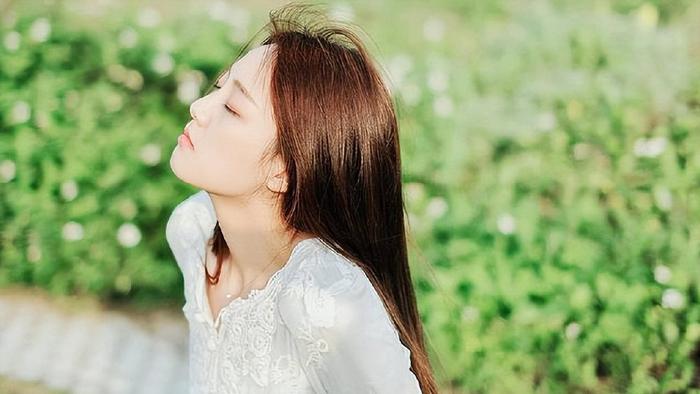 男人愿意帮助一个女人，多半有以下三个目的，别不懂