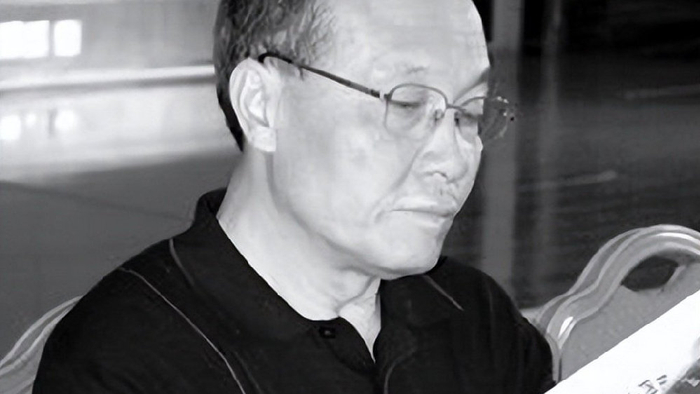 陈松年：冒险带父亲棺木回乡，不少于三次为父立碑，最终结局如何