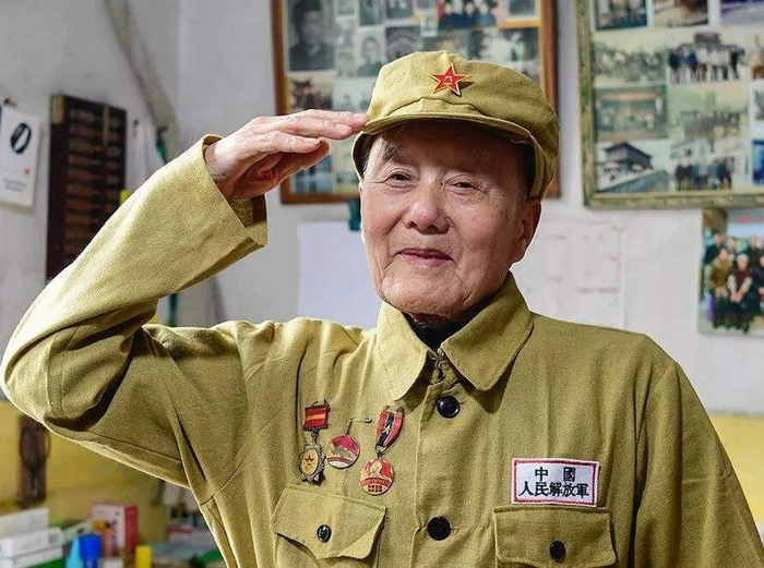 张富清在武汉因病去世!享年98岁,他永远是人民功臣与战斗英雄