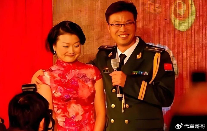 51岁王迅近况曝光!再婚娶小18岁美女生一子,如今婚姻幸福成人生赢家|王依梓|极限挑战|儿子|家庭|喜剧_新浪娱乐_新浪新闻