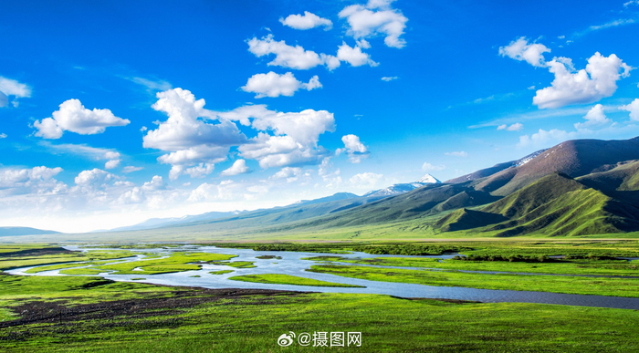 摄影精选 | 草原朝阳映晨雾 版权素材 by 摄图网