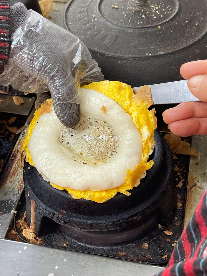 河南济源特色小吃——鸡蛋不翻,制作要用到好几个模具……__财经头条