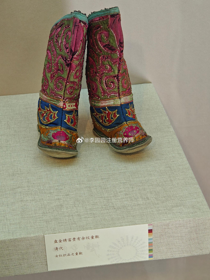 古代的暖宝宝暖耳罩虽然没有现在的暖和不过真好看哈