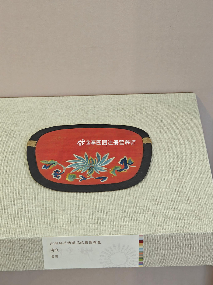 古代的暖宝宝暖耳罩虽然没有现在的暖和不过真好看哈