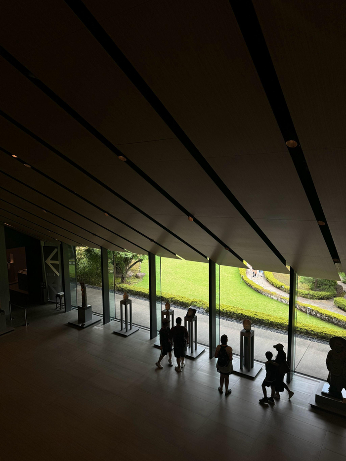 日本东京根津美术馆 一片绿意盎然 下过雨后显得格外青翠 设计风格