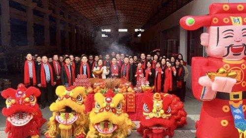 推拉窗厂家希欧门窗，金蛇启岁，开工大吉!