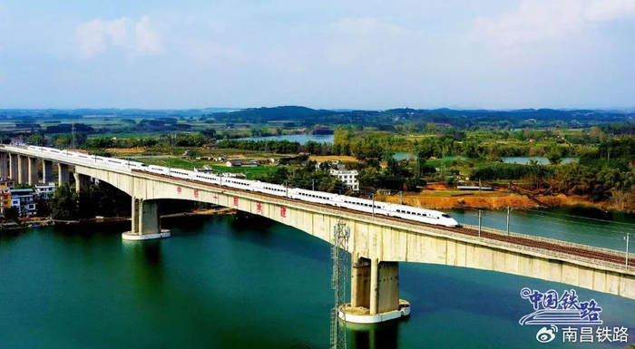 矿泉水瓶上的美景是真的!|广西|桂林市_新浪新闻