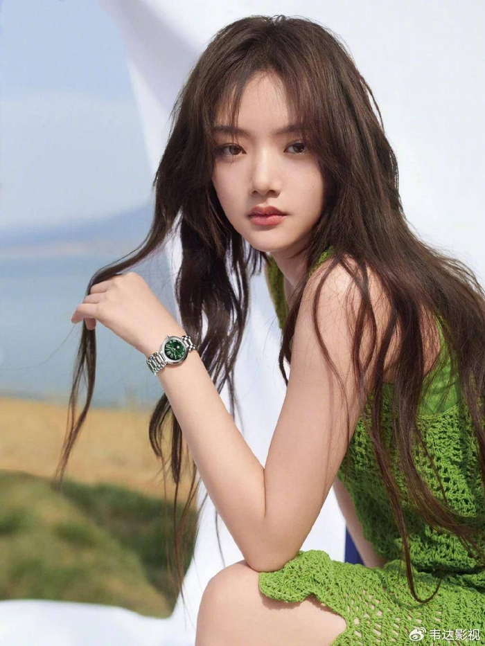 任敏,可能看她演的青春校园剧太多了,猛地还接受不了她成熟写真|任敏