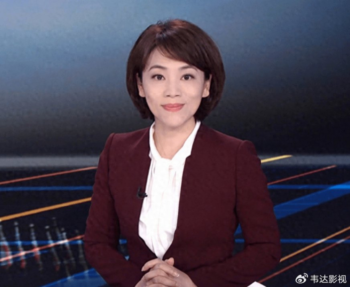 2009年,劳春燕已经是《今日亚洲》《今日关注》的主持人,事业正值巅峰