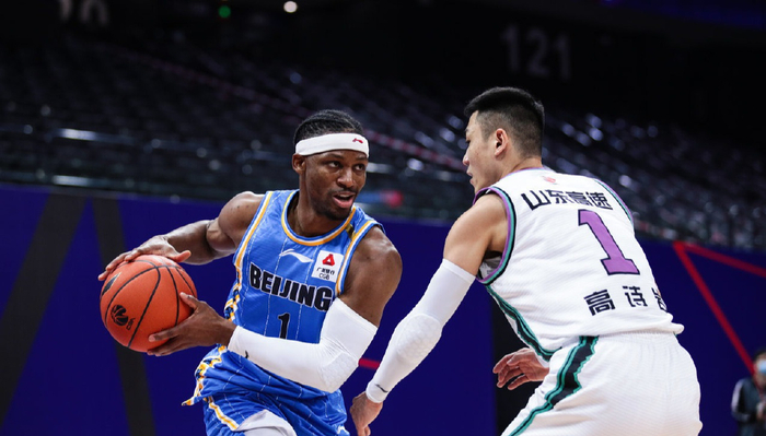 吉布森此前在北京队效力了两个赛季