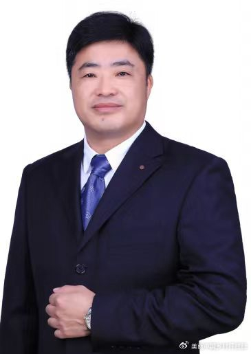 吴瑞林就是一个一直 为自己的理想事业奋斗着的,从不停 歇的人!