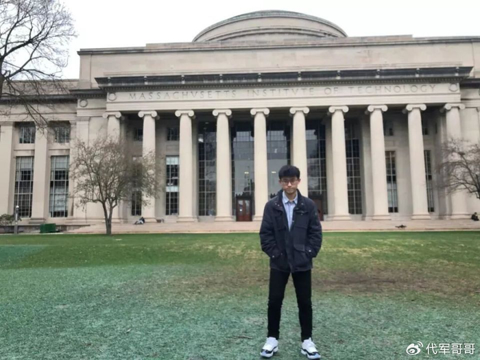 27岁姚顺雨担任腾讯首席AI科学家,他到底是什么来头?|合肥市|产业|模型|学术|战略_新浪新闻
