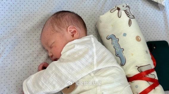 一个宝宝，若是太胖，身体会发出这3个“警示”