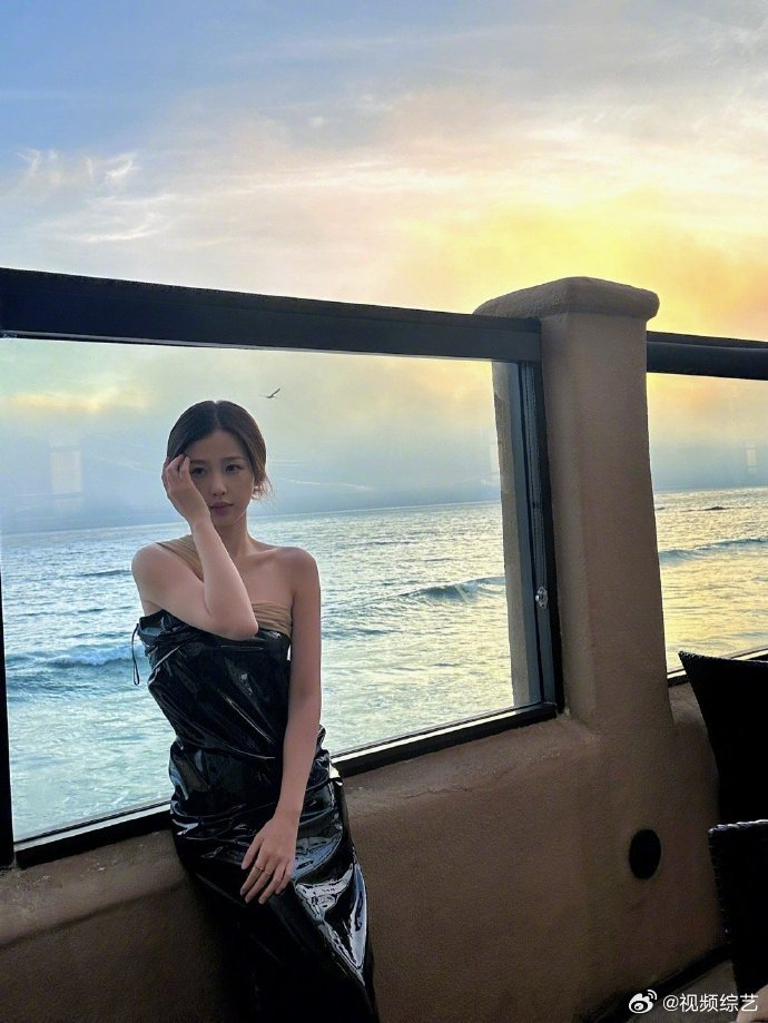 虞书欣海边随拍海边辣妹欣欣子上线啦67这一组真的是神营业神图啊