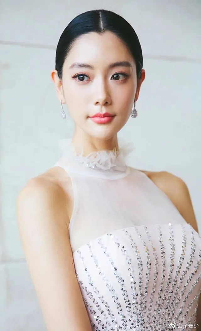 “亚洲第一美女”李成敏有多撩人?网友:当镜头下移时,太美了吧