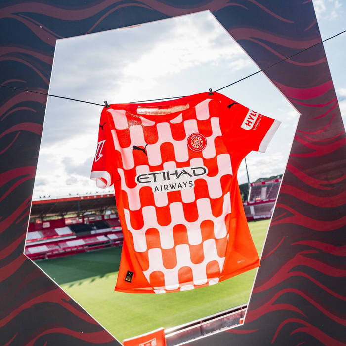 下赛季的赫罗纳球衣,普玛出品!