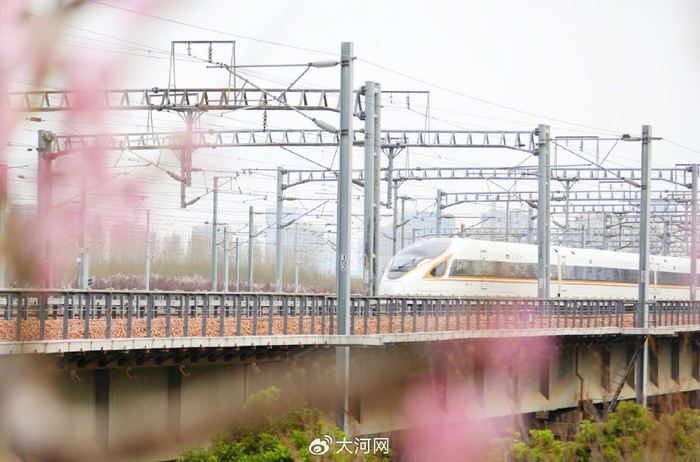 其中夜间高铁洛阳龙门往返北京西的g4838/7次,北京西发往