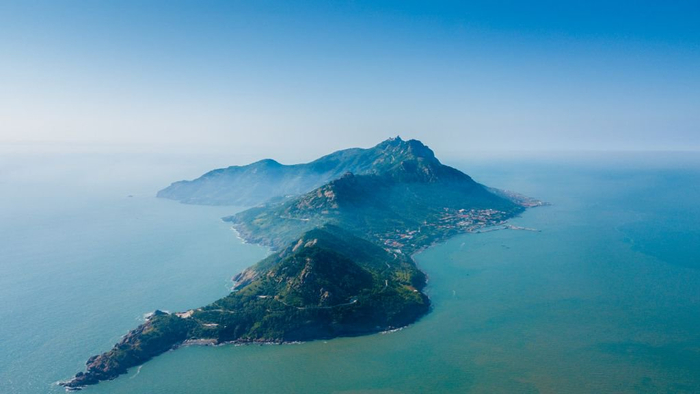 成为了青岛的一个重要旅游景点,被誉为"青岛小垦丁"