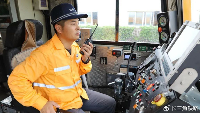 大机司机~对讲机我和我的"老铁"在运输生产一线岗位上做着最平凡的