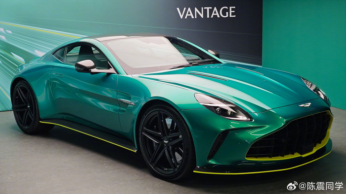 阿斯顿.马丁 全新vantage! 同学们先选个颜色呗