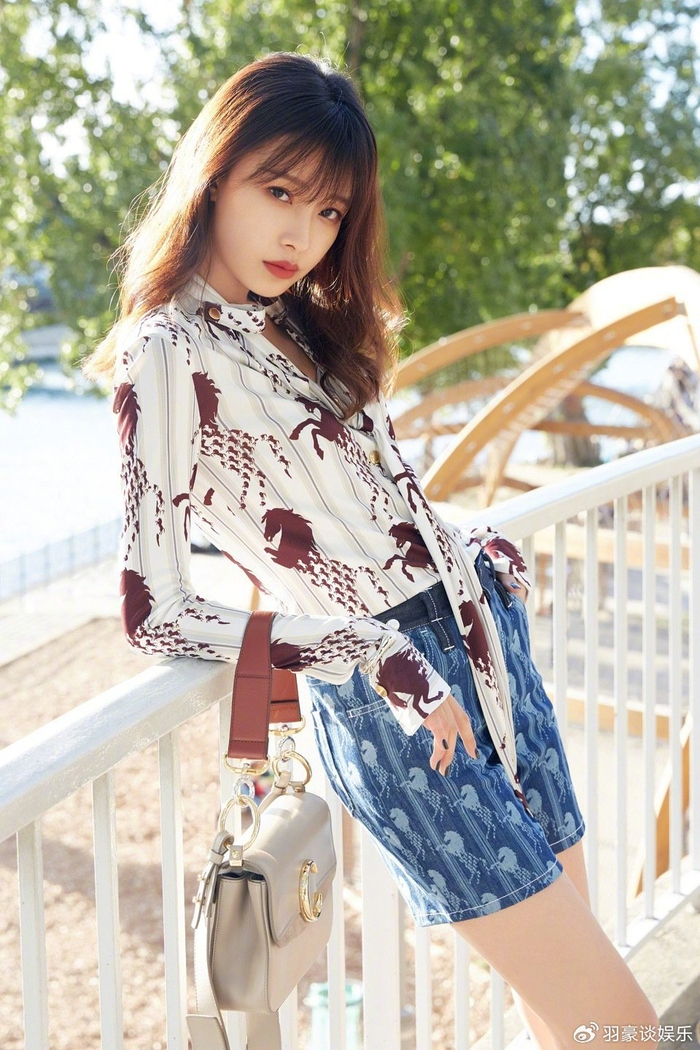 这谁顶得住嘛孙怡这身材饱满性感简直炸裂