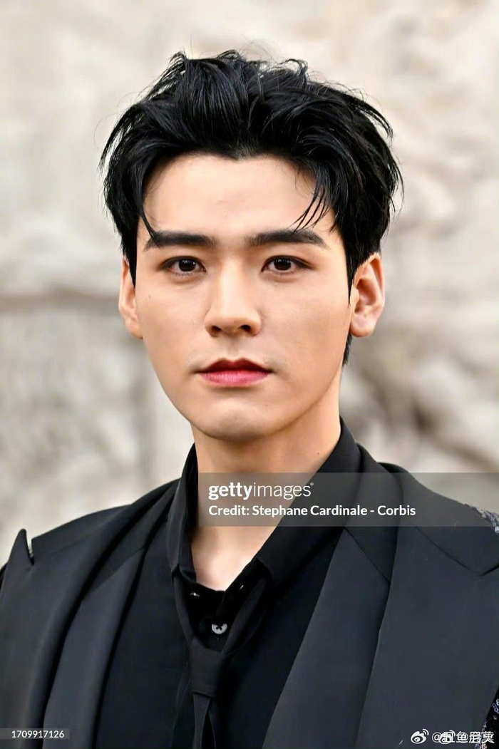 的服装造型真的被龚俊hold住了,生图也很扛打… 67狗仔这一次有实锤