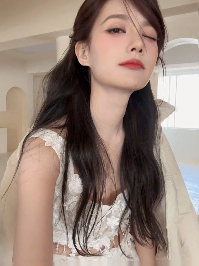 李一桐99朵小白花撒满全身斜刘海公主头oh我的公主殿下