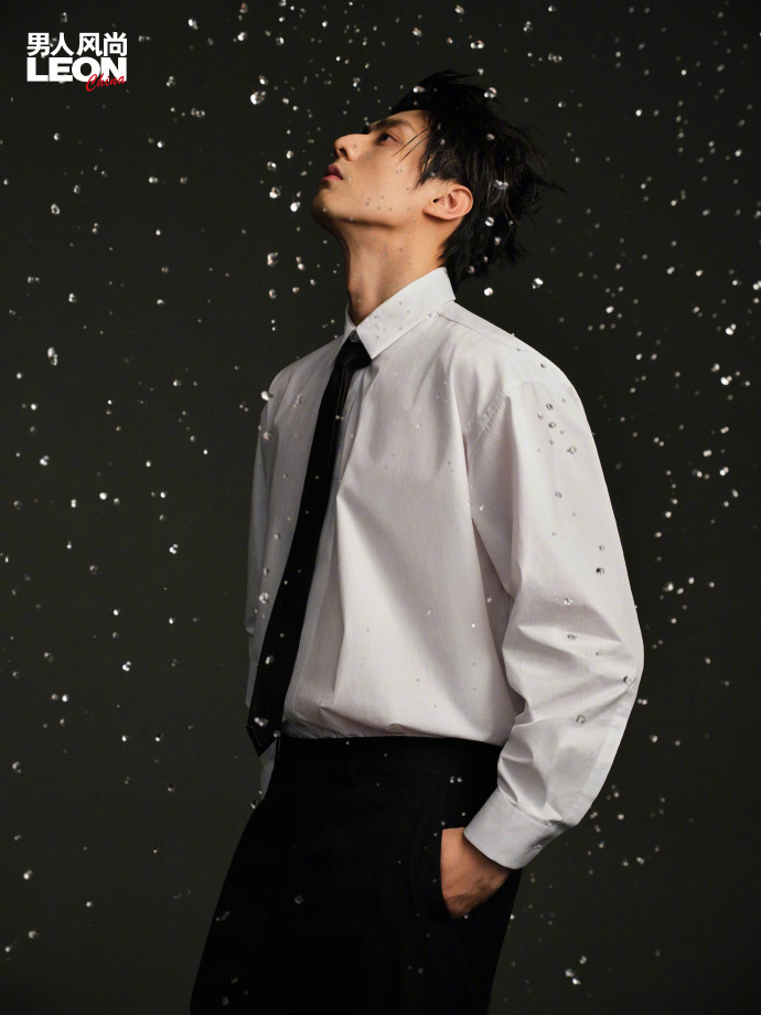 x男人风尚young封面大片上线从商务西装到休闲运动装再到日常polo衫
