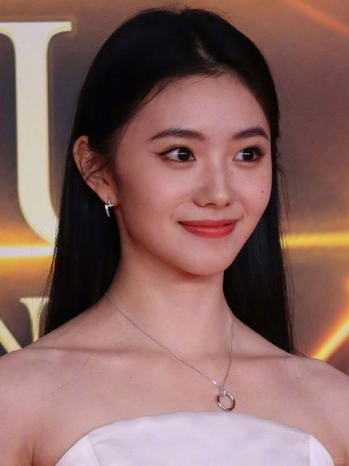 不得不承认刘浩存的颜值真的非常高和都是超级美丽的人儿哦