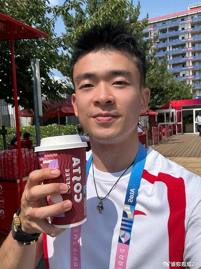 奇葩!郑思维吐槽奥运住宿差:国羽9个大汉住一个屋 就2个巨小厕所