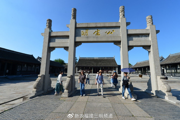 20-21微山湖南北长120公里宽约10～20公里,跨省连接山东济宁和江苏